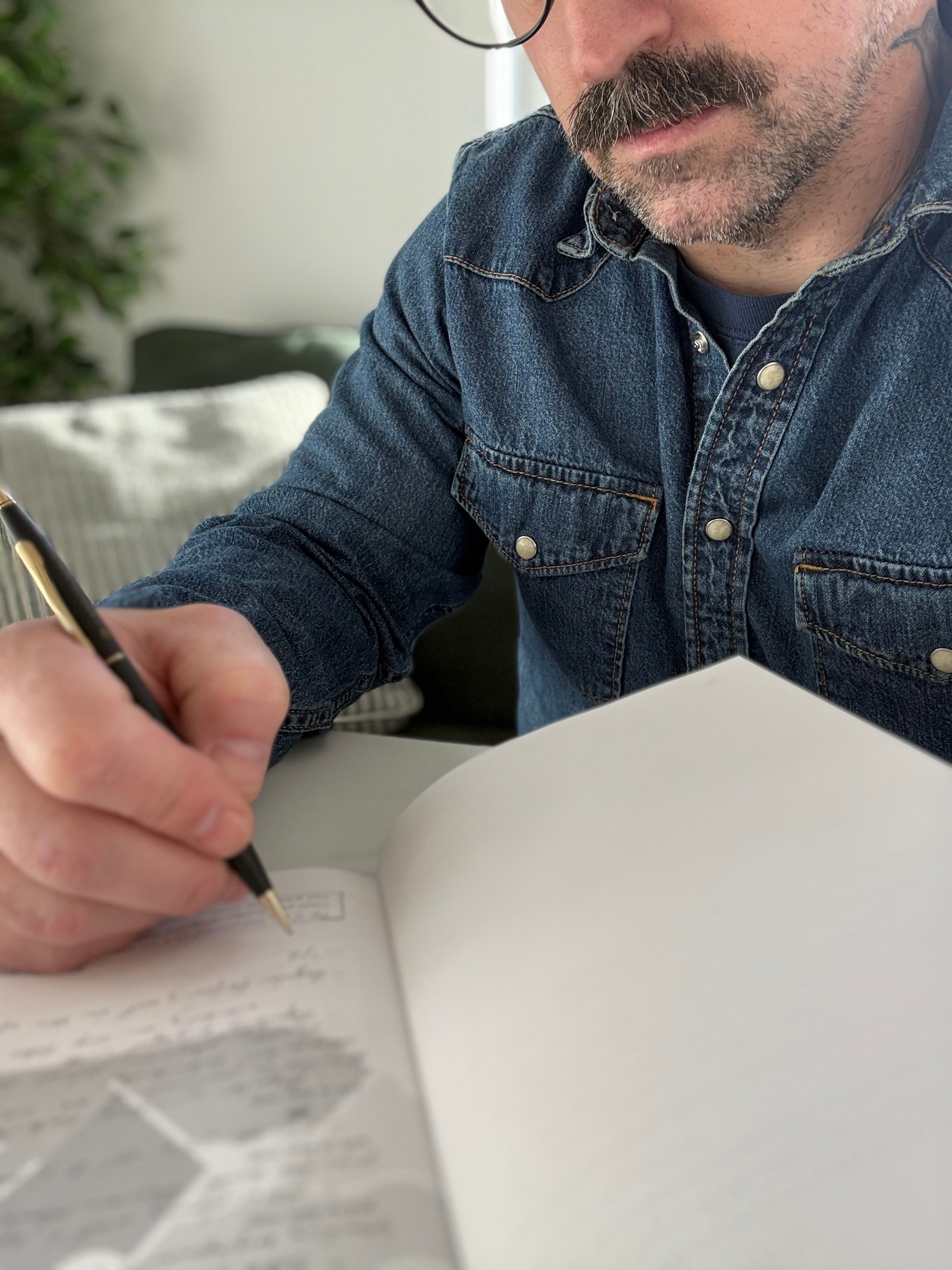 10 Journaling Prompts for When You Feel Stuck